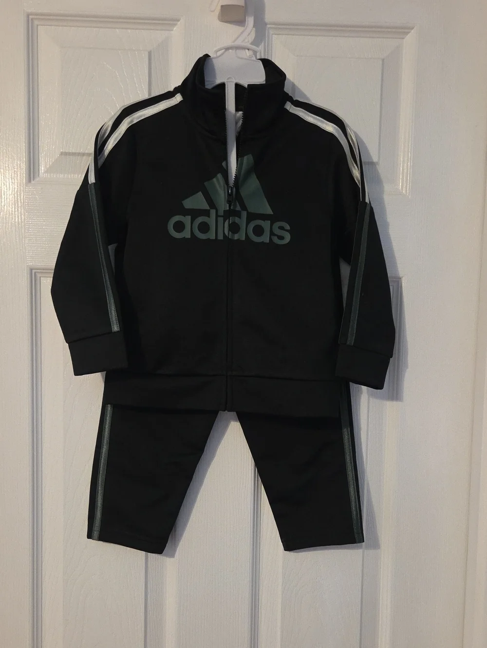 NWT adidas Kids Black & Dark Green Sweatpants Jogger Set 2T